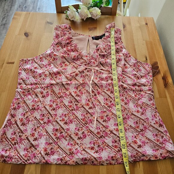 American Flirt - Women's ruffle trim v neck blouse Floral Print - Picture 4 of 7